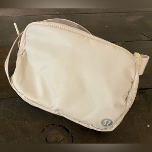 ✨sold✨Lululemon Belt Bag in Opal